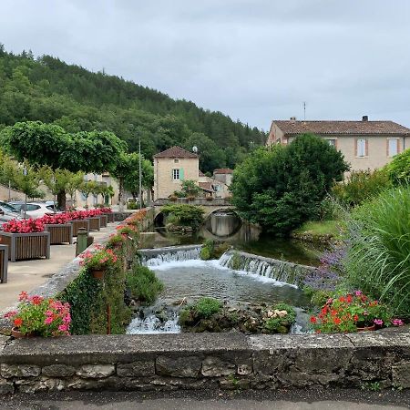 Spacious Apartment In A Charming, Tranquil Village Saint-Vincent-Rive-d'Olt Exterior photo