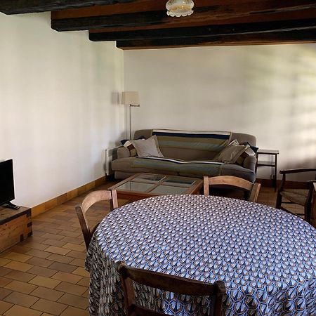 Spacious Apartment In A Charming, Tranquil Village Saint-Vincent-Rive-d'Olt Exterior photo