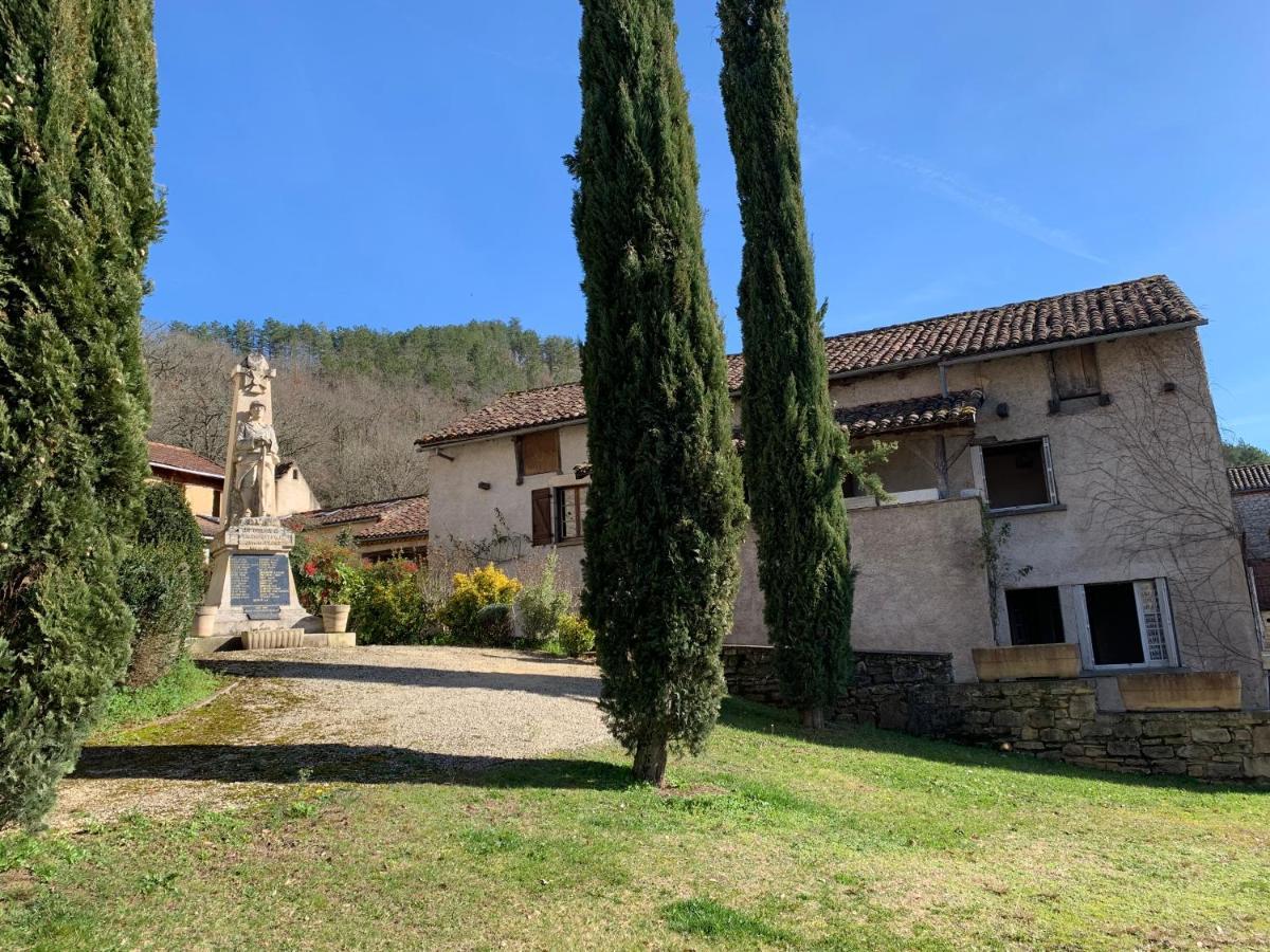 Spacious Apartment In A Charming, Tranquil Village Saint-Vincent-Rive-d'Olt Exterior photo