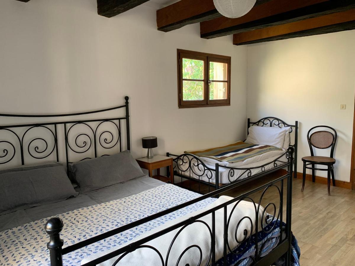 Spacious Apartment In A Charming, Tranquil Village Saint-Vincent-Rive-d'Olt Exterior photo