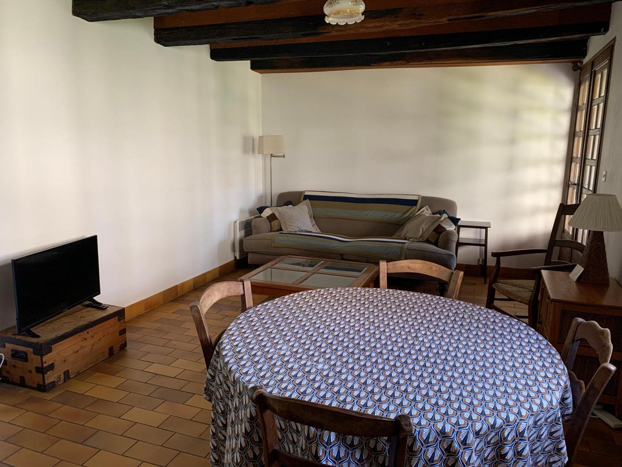 Spacious Apartment In A Charming, Tranquil Village Saint-Vincent-Rive-d'Olt Exterior photo